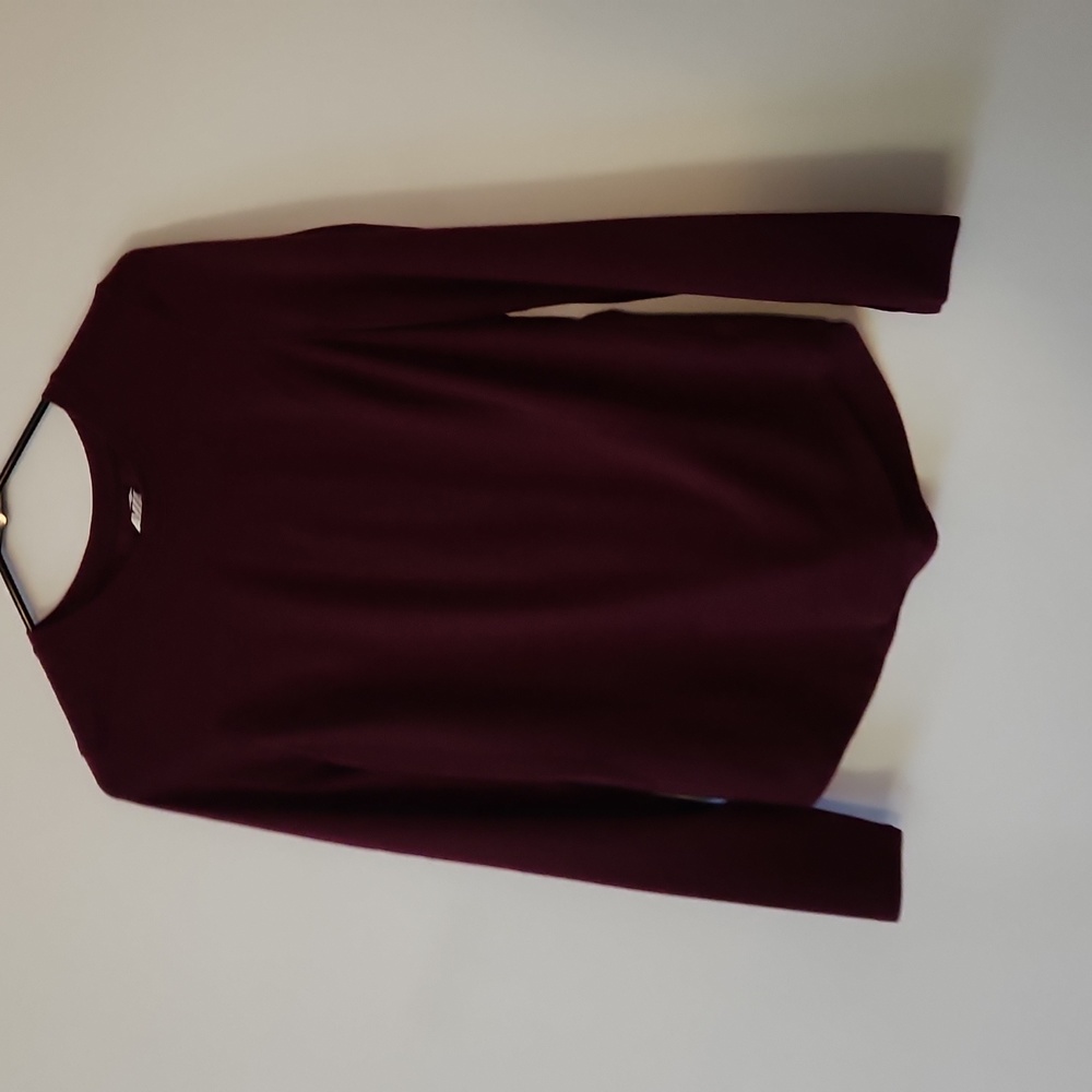 Avia Long Sleeve Pleated Back Athletic shirt